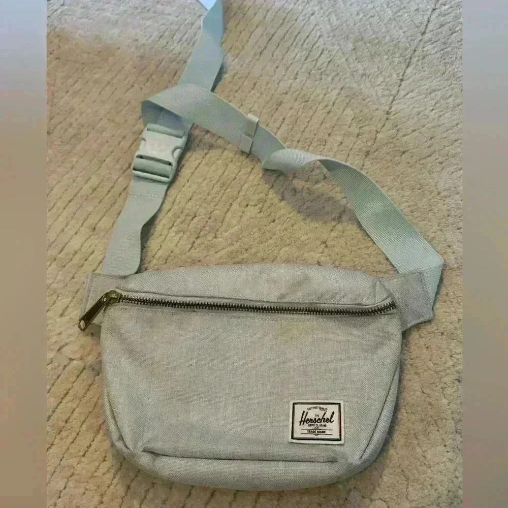 Herschel fanny pack light blue